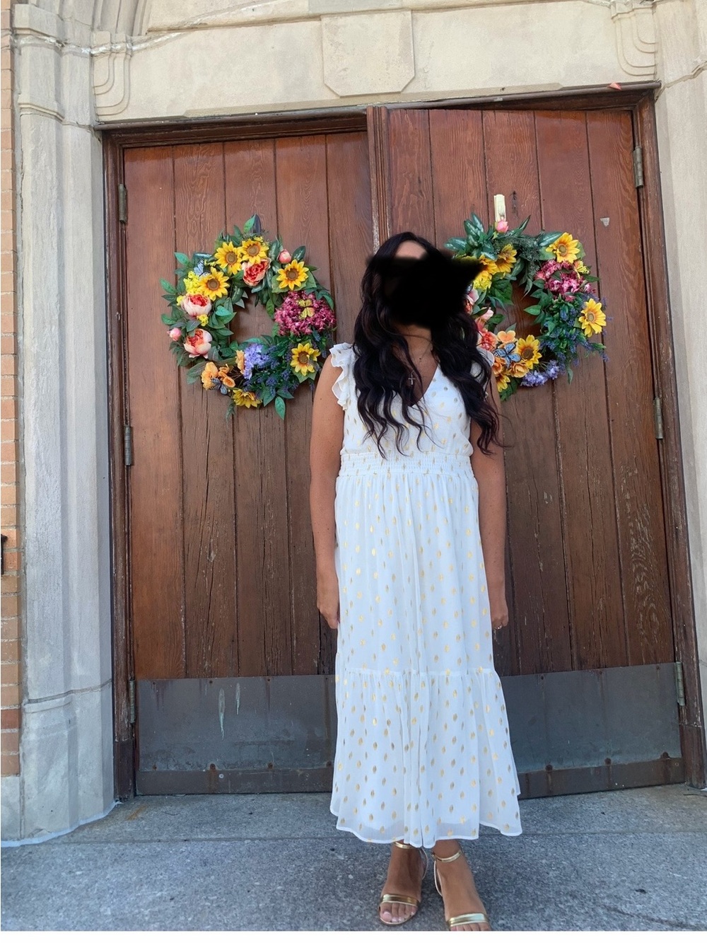 🟡 Lulu’s White Maxi Dress with Gold Dot Accents